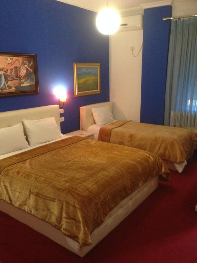Hotel Bujtina Bicolli คอร์เชอ ภายนอก รูปภาพ