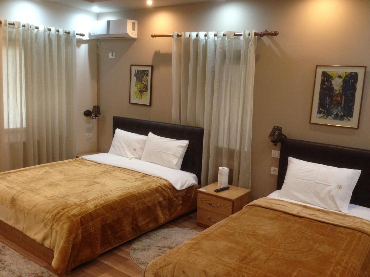Hotel Bujtina Bicolli คอร์เชอ ภายนอก รูปภาพ
