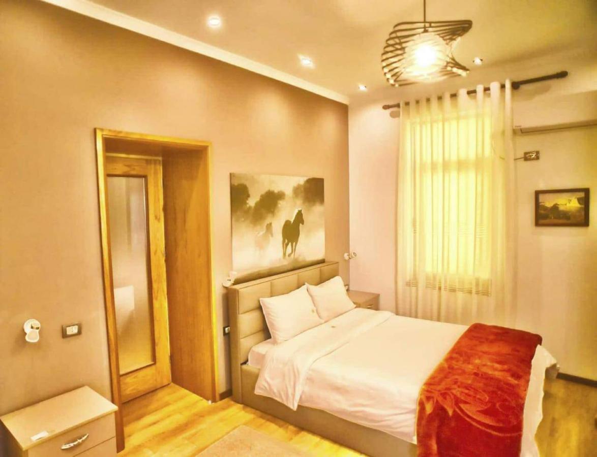 Hotel Bujtina Bicolli คอร์เชอ ภายนอก รูปภาพ