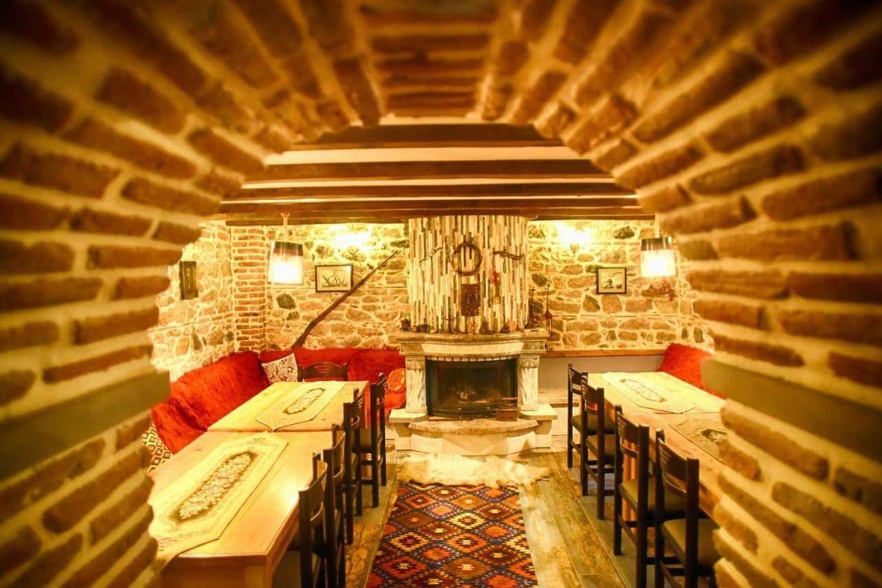 Hotel Bujtina Bicolli คอร์เชอ ภายนอก รูปภาพ