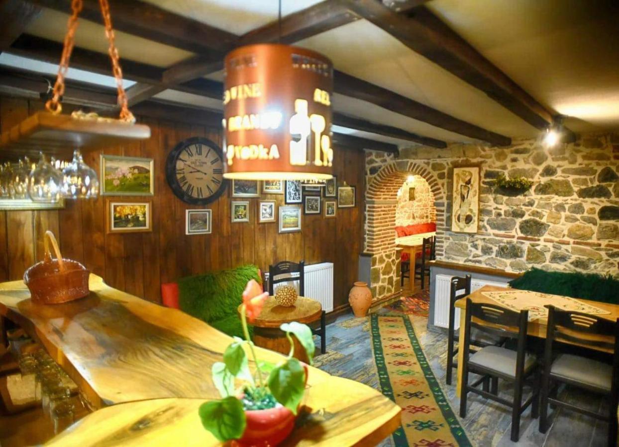 Hotel Bujtina Bicolli คอร์เชอ ภายนอก รูปภาพ