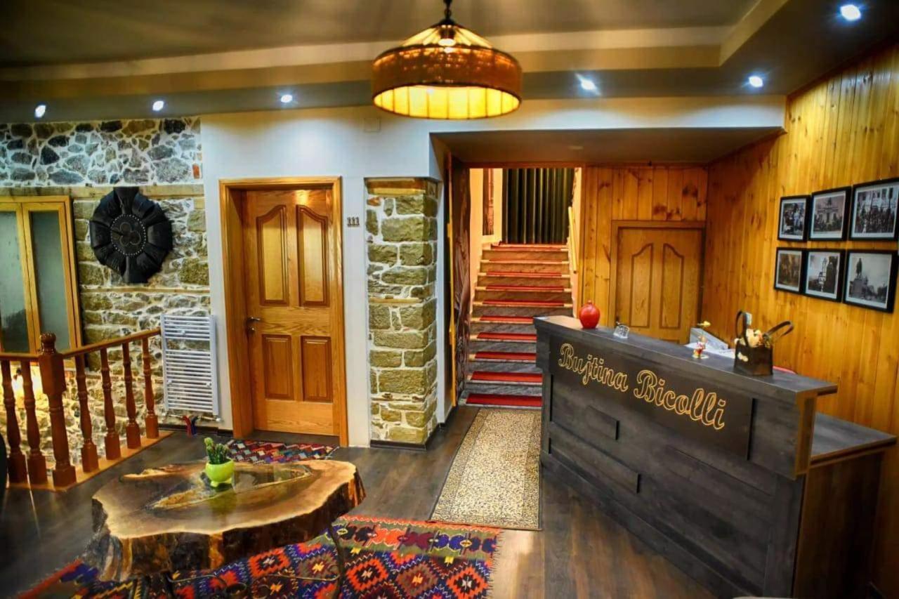 Hotel Bujtina Bicolli คอร์เชอ ภายนอก รูปภาพ