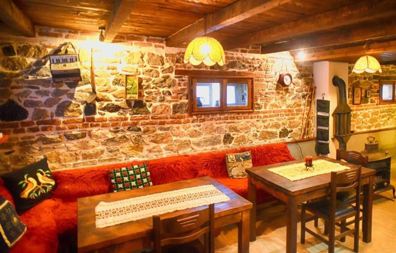 Hotel Bujtina Bicolli คอร์เชอ ภายนอก รูปภาพ