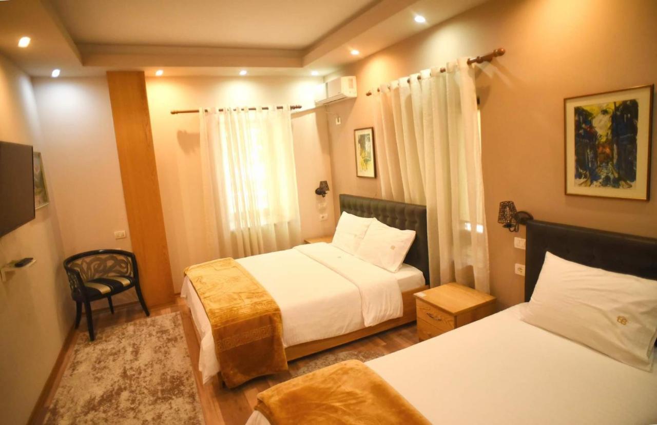 Hotel Bujtina Bicolli คอร์เชอ ภายนอก รูปภาพ
