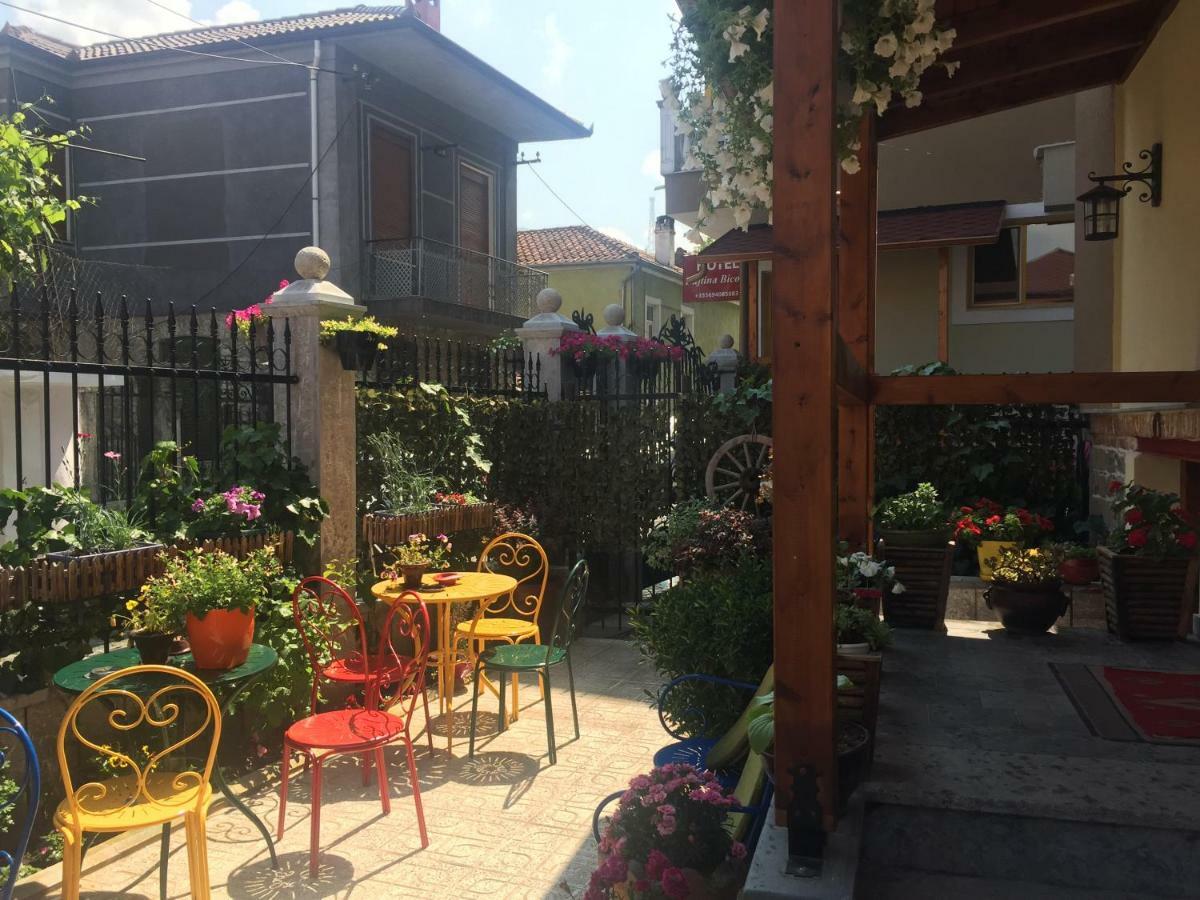 Hotel Bujtina Bicolli คอร์เชอ ภายนอก รูปภาพ