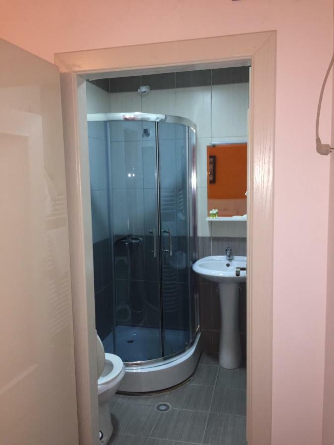 Hotel Bujtina Bicolli คอร์เชอ ภายนอก รูปภาพ