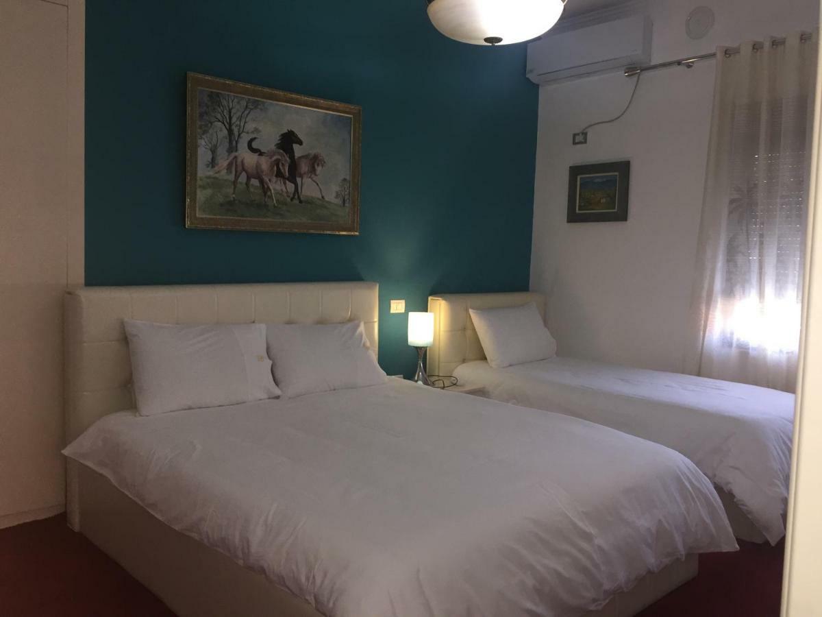 Hotel Bujtina Bicolli คอร์เชอ ภายนอก รูปภาพ